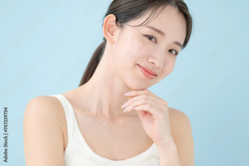 美容・女性・ブルーバック 美容・女性・ブルーバック