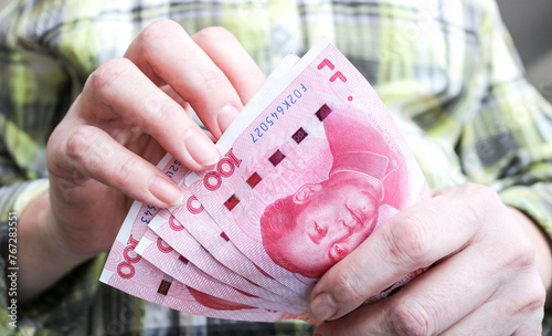 Chinese money - manual recalculation of yuan. photo