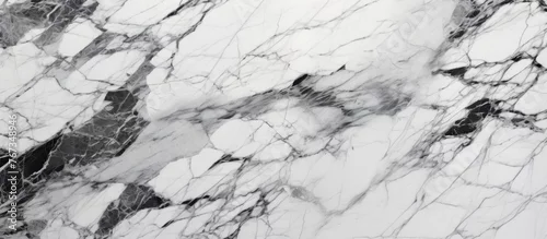 Panel kuchenny z motywem Close up of a bedrock outcrop with a white marble texture featuring striking black veins, resembling a monochrome landscape in freezing temperatures