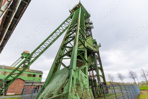 Ein Förderturm der Zeche Westfalen. Freizeitgelände mit Industriegeschichte photo