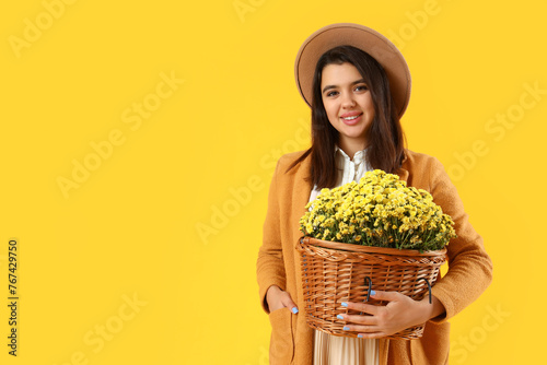 Young woman with chrysanthe...
