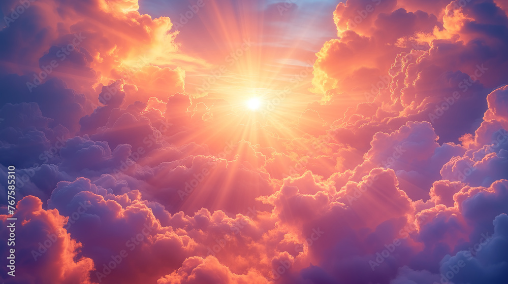 Fototapeta premium 太陽の光に照らされて光り輝く雲