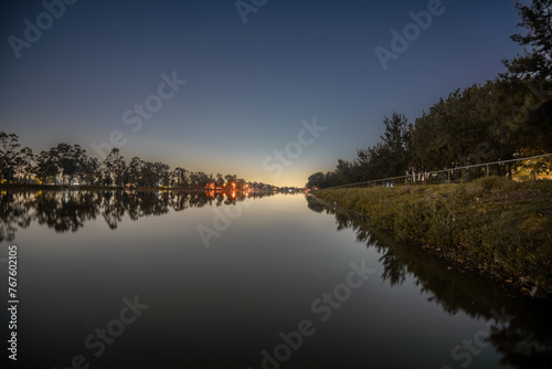 amanecer en pista de remo y canotaje virgilio uribe, méxico