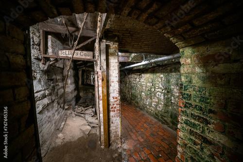 Konstfotografi Seattle Underground, Network of underground passageways and basements in the Pio