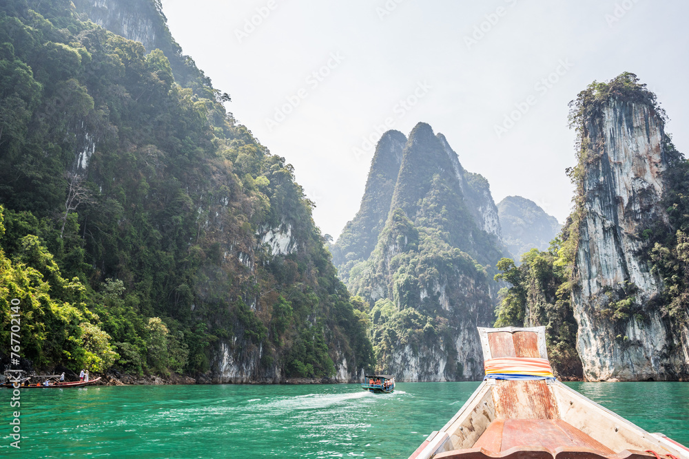 rajski widok na jeziorze w tajlandii - obrazy, fototapety, plakaty 