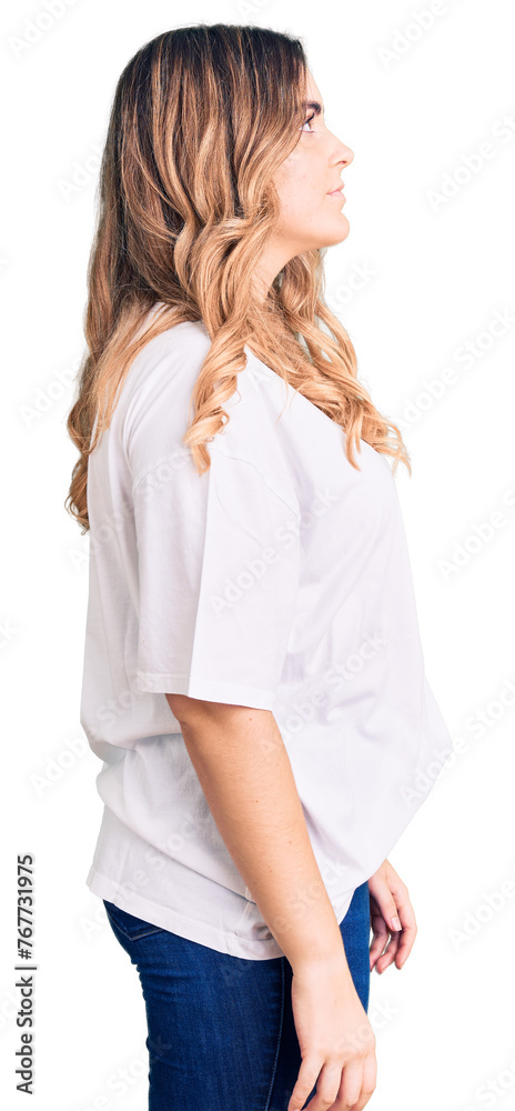 Young caucasian woman wearing casual clothes looking to side, relax profile pose with natural face and confident smile.