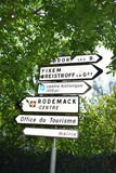sign to towns and touristic sites in Rodemack