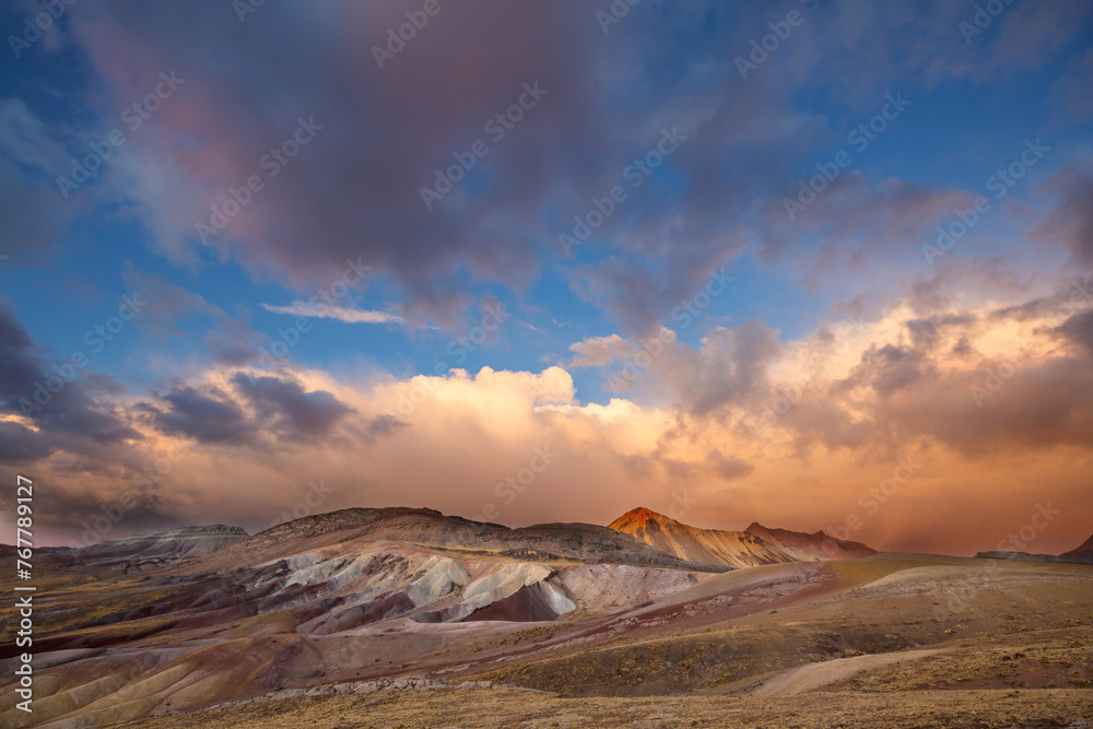 Naklejka premium Sunset in Andes