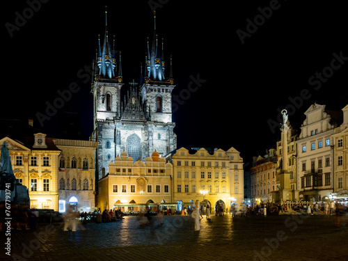 Praga, Piazza della Città vecchia, di notte photo