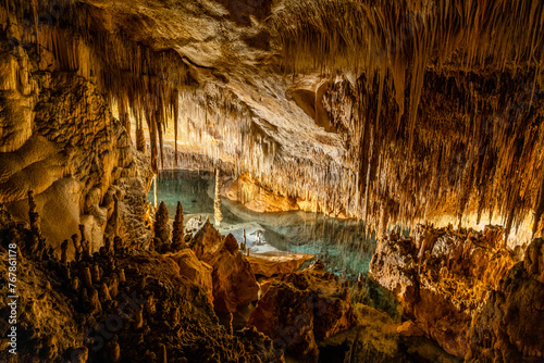 amazing photos of Drach Caves in Mallorca, Spain