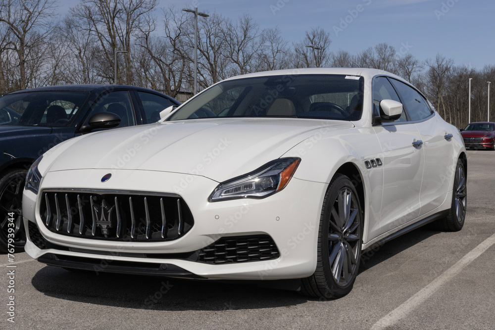 Used Maserati Quattroporte S Q4 display. With pricing issues, Maserati ...