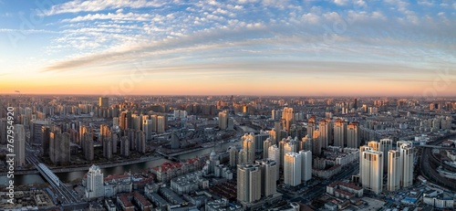 Fotografía Cityspace of Tianjin with its beautiful skyscrapers during the sunset in China