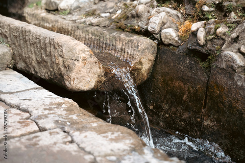 Wallpaper Mural water flowing into the water Torontodigital.ca