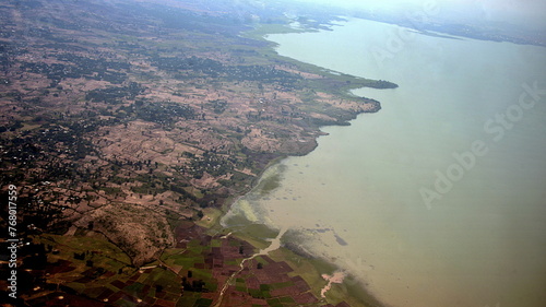 Tana lake, 1830 mt. above sea level, it is the source of the Blue Nile. In the
lake there are many islands, above them and on the mainland it is rich in monasteries and churches.