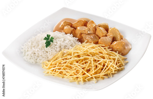 prato com strogonoff de carne acompanhado de arroz branco e batata palha isolado em fundo transparente