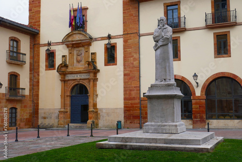 Statue des Padre Feijoo en Oviedo