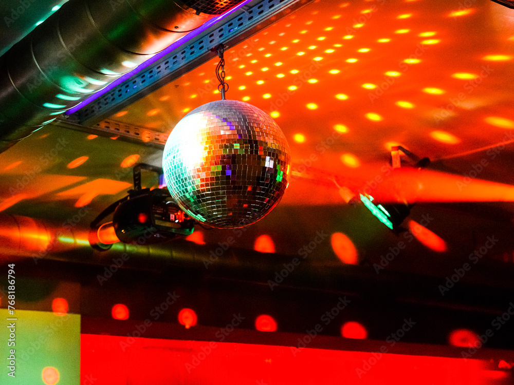 Dyskoteka, dj, kula disco