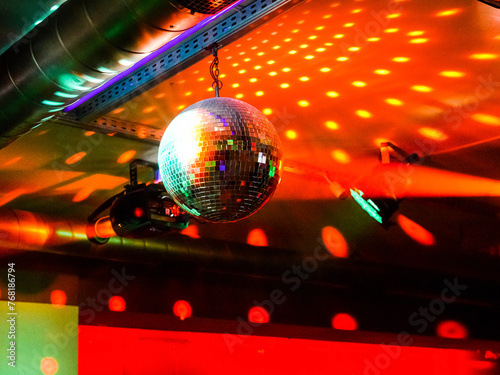 Dyskoteka, dj, kula disco