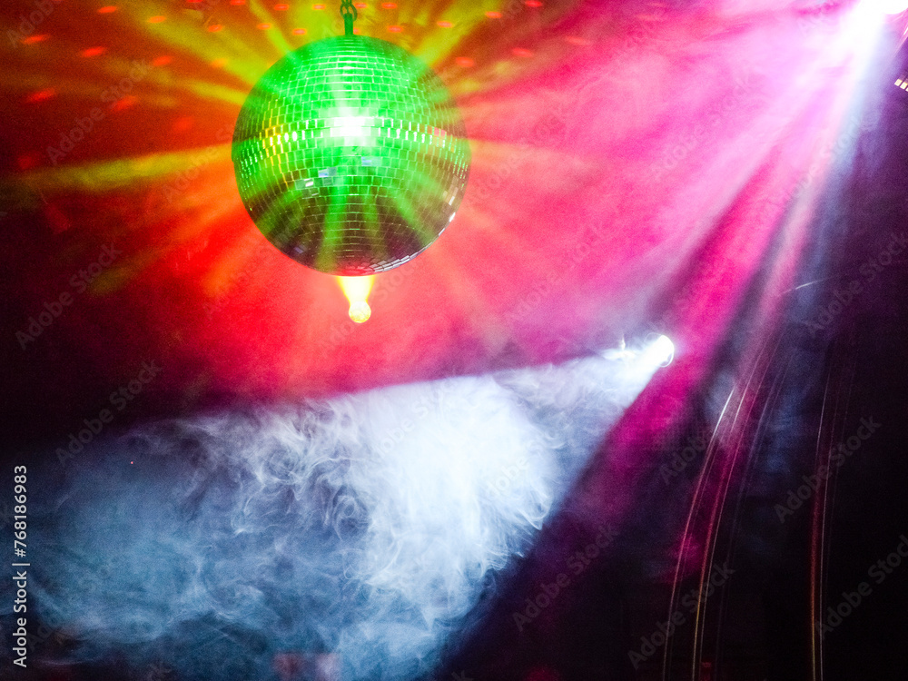 Dyskoteka, dj, kula disco