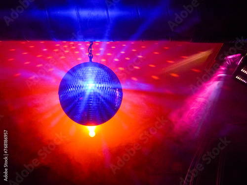 Obraz na płótnie Dyskoteka, dj, kula disco w salonie