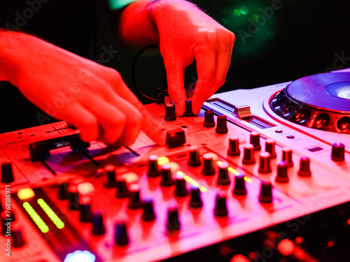 Dyskoteka, dj, kula disco