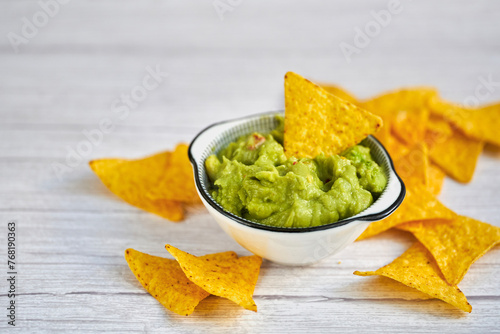 фотографія Avocado guacamole dip with tortilla nachos chips
