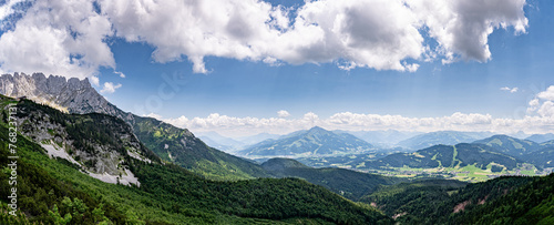 Herrliche Sommerlandschaft bei Elmau in Tirol aus der Vogelperspektive - Luftbild - Panorama.