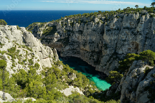 Obraz na płótnie Calanque d'En-vau remote beach with turquoise water surrounded by cliffs, beautiful summer swimming and relaxing spot, aerial view, Calanques National Park, Provence, France w salonie