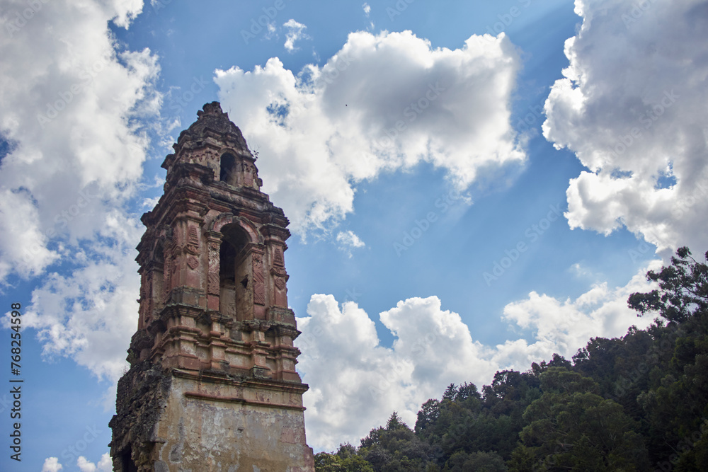 Torre de la Iglesia del Carmen, Tlalpujahua, México