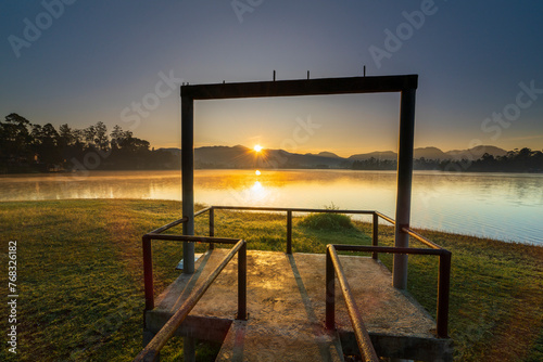 Bangunan di Situ Cileunca, Suasana sunrise di Situ Cileunca Pangalengan Bandung 