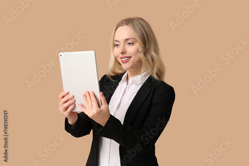 Pretty young businesswoman ...