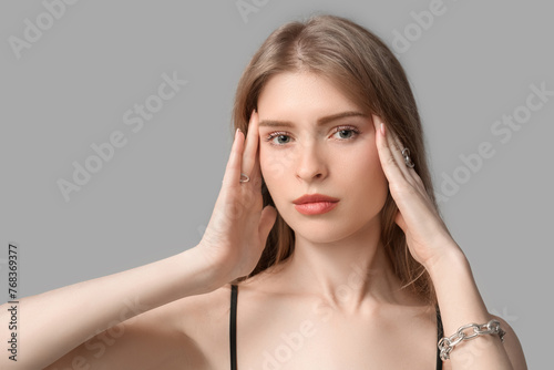 Young woman experiencing he...