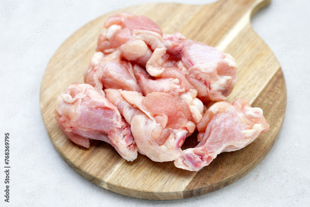 Fresh raw chicken wings (wingstick)