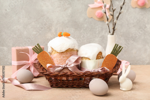 Easter kulich cakes with ic...