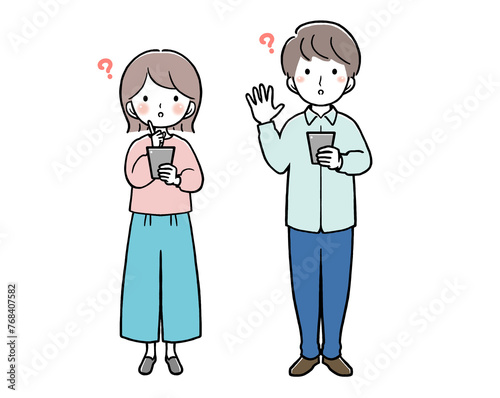 スマホを持って疑問に思う私服の女性と男性