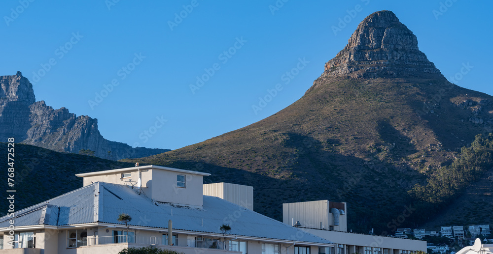 Lion’s Head und Tafelberg an der Südatlantikküste bei Kapstadt Südafrika