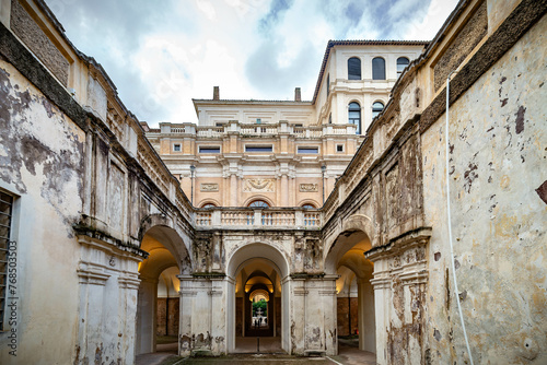 Ciudad europea de Roma en Italia, cuna de la civilización con innumerables monumentos.