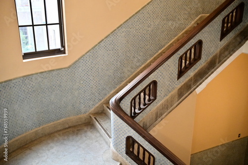 The Taiwan Memorial Hall staircase blends classicism and modernism, reflecting Taiwan's early 20th century cultural fusion (spiral rail, clean lines).