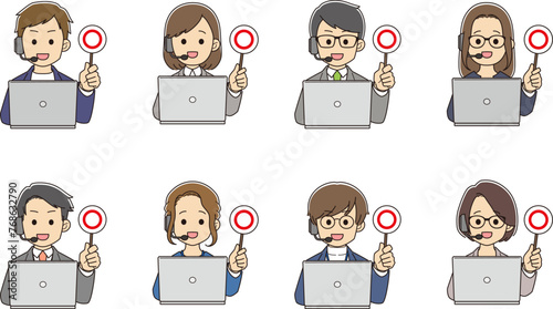 パソコンの前で、〇の札を出す若い男女のオペレーターたち