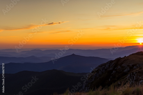 山から見る夕焼けの風景