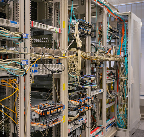 Obraz na płótnie Serverracks mit eingebaute Server in einem Rechenzentrum w salonie
