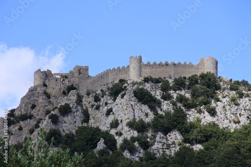Château de Puilaurens mit Wolken und Sonne