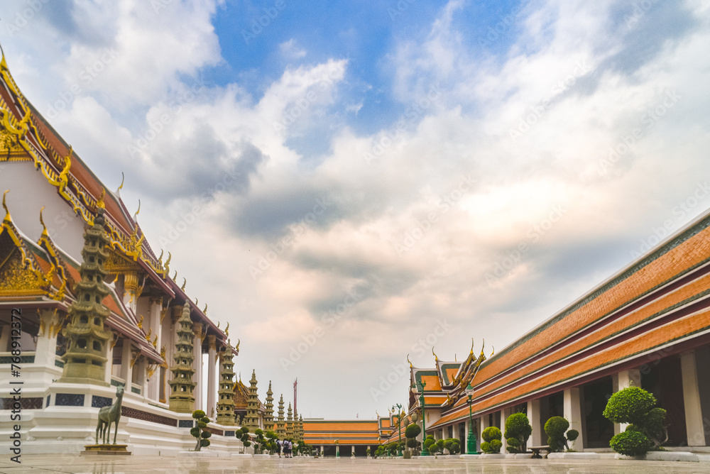 Cours de temple Bouddhiste en Thaïlande, Bangkok  - obrazy, fototapety, plakaty 