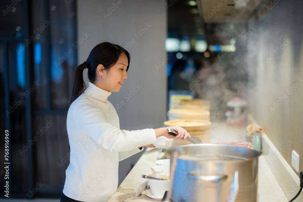 Naklejka premium Asian woman have buffet at restaurant