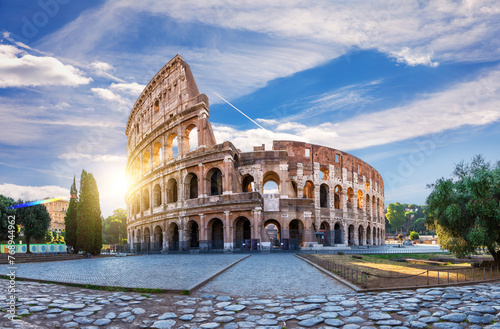 Obraz na płótnie Roman Coliseum at sunrise, the main summer view with no people, Italy w salonie