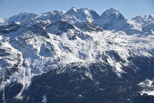 Fototapeta Naklejka Na Ścianę i Meble -  Pics glacés à Saint-Moritz. Suisse