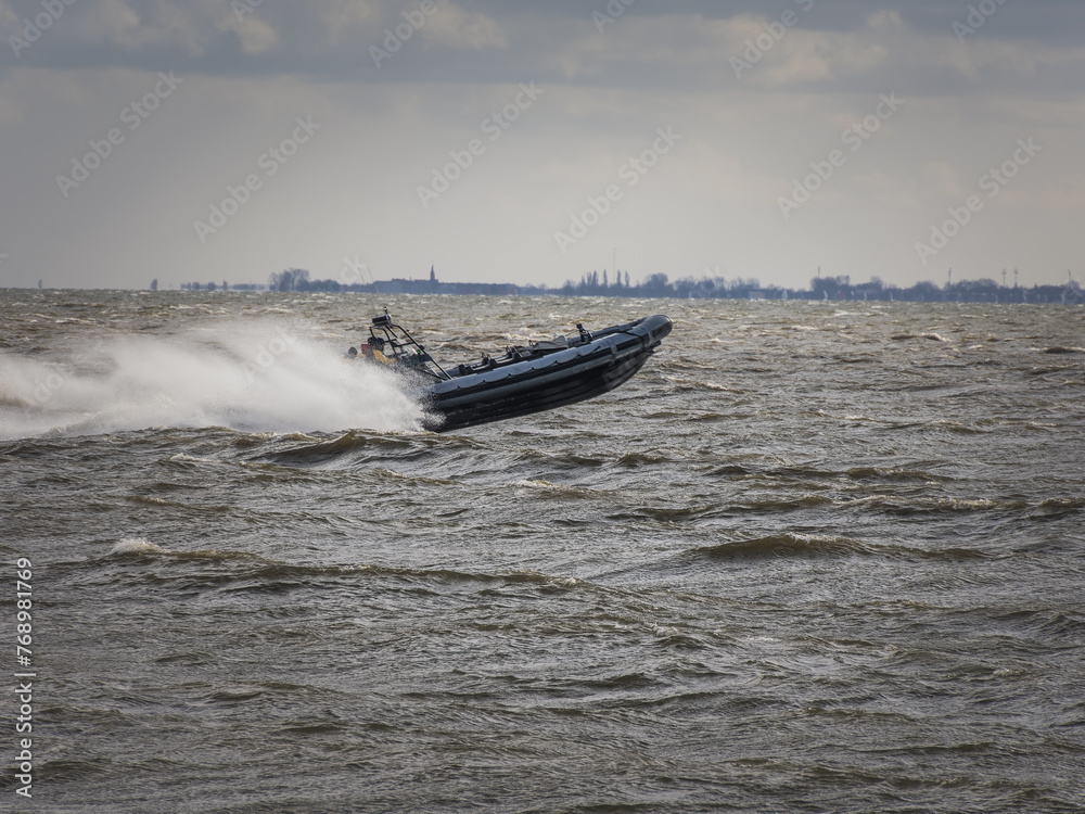 Fototapeta premium speedboat jumping