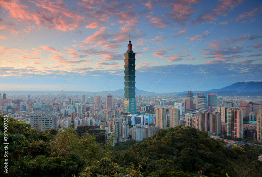 Fototapeta premium Taipei 101 tower skyline, urban landscape cityscape, taken from Xiangshan, elephant mountain.
