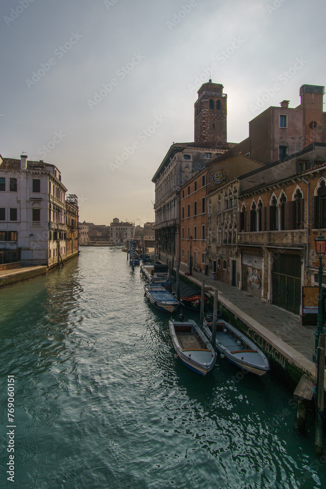 Obraz premium View of the grand canal from Ponte delle Guglie Historic Canal bridge, Venice, Veneto, Italy