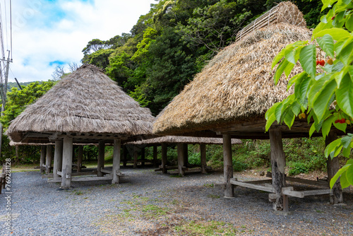 奄美大島　大和浜の群倉